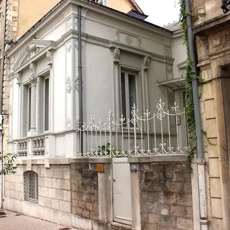 Sublime Appartement, Chic Et Confortable.
